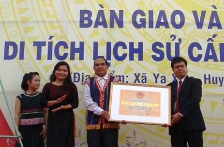 ເປີດສະຫຼອງແຜ່ນສີລາອາໄລຫານັກຮົບທີ່ໄດ້ເສຍສະຫຼະຊີວິດເພື່ອຊາດຮ່າໂນ້ຍ ຢູ່ກອນຕູມ